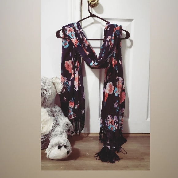 Geri lightweight scarf - Picture 1 of 2